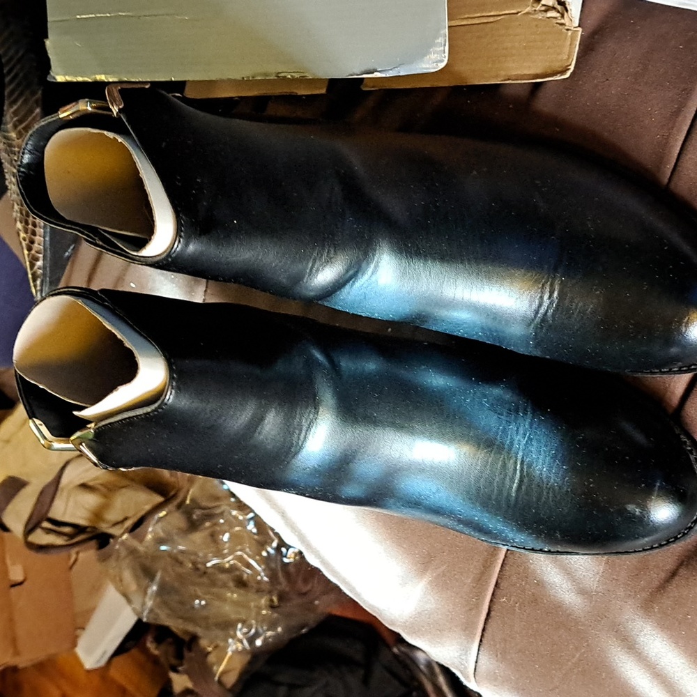 Black leather boots with heels and zipper